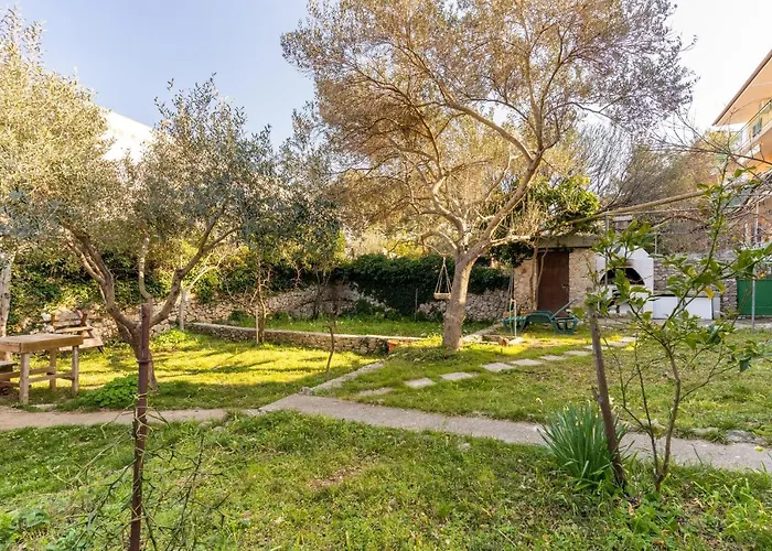 Apartments With A Parking Space Mali Losinj