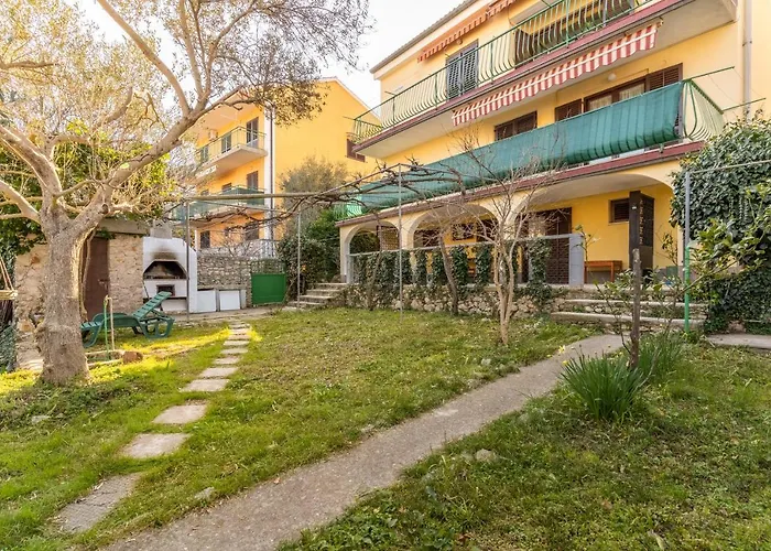 Apartments With A Parking Space Mali Losinj