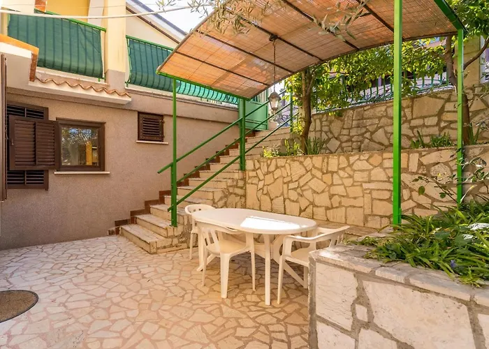 Apartments With A Parking Space Mali Losinj